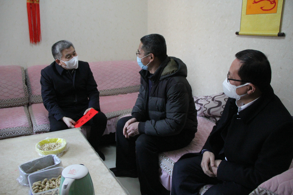 市委常委、副市長(zhǎng)賈剛走訪慰問(wèn)公司困難職工
